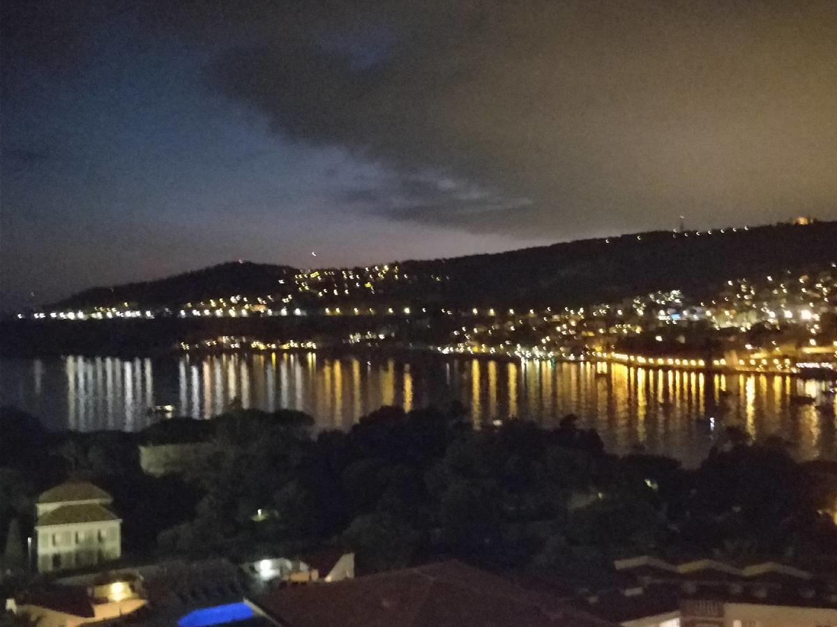 Vintage Flat Overlooking Villefranche Bay Apartment Exterior photo